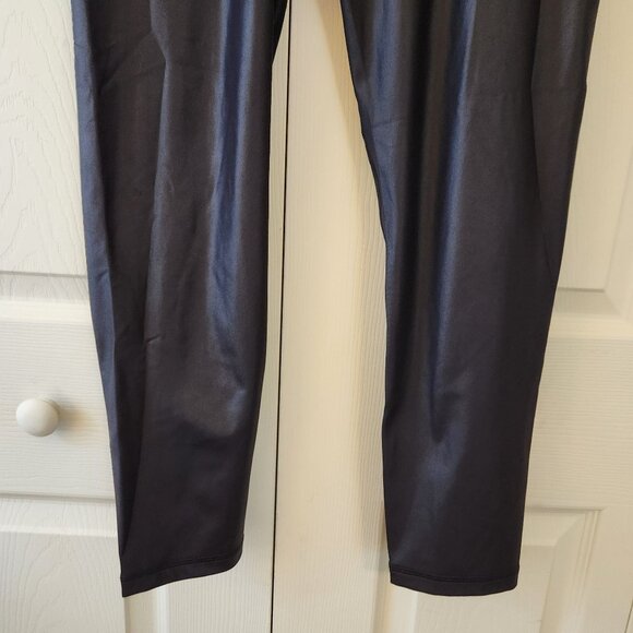 Ingrid & Isabel Maternity Crossover Panel Faux Leather Leggings XL Black NWT - Picture 3 of 9